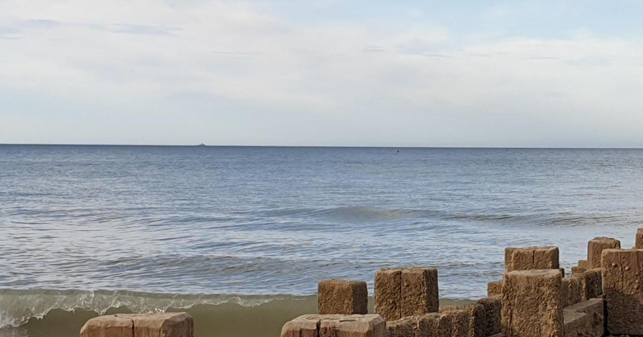 Tranquillity sea side caravan Appartamento Trimingham Esterno foto