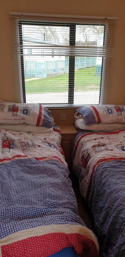 Tranquillity sea side caravan Appartamento Trimingham Esterno foto